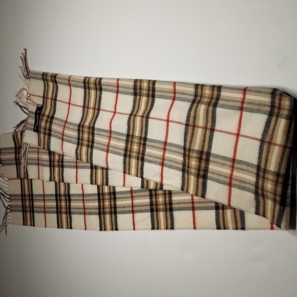 Cashmink Burberry plaid scarf with FRAAS Plaid 15.5in W X 66in L - Picture 6 of 7
